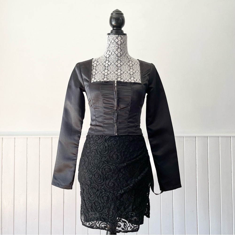 PrettyLittleThing Black Satin Square Neck Long Sleeve Corset Top Size 2